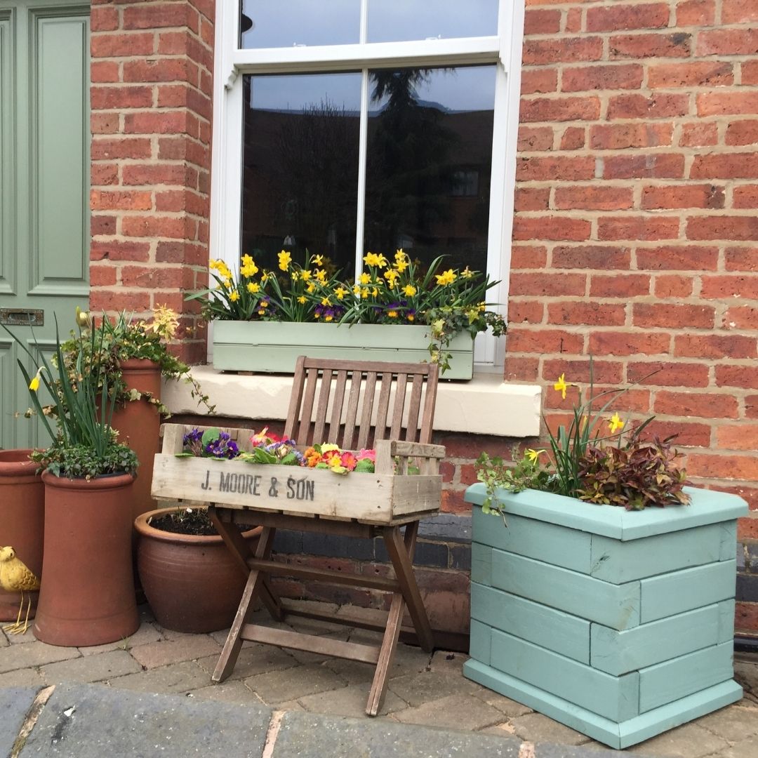 Square planter box